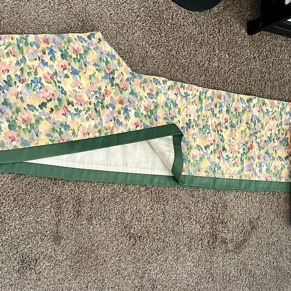 Floral Trimmed 15' Valance - Picture 2 of 4